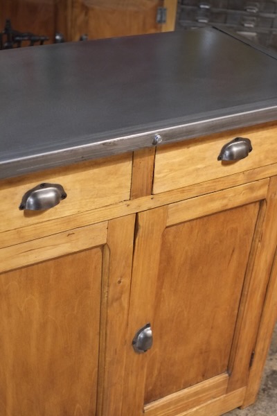 dessus metal brut style zinc